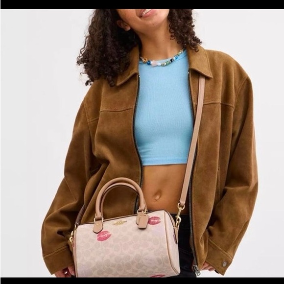 Coach Rowan - Picture 5 of 12